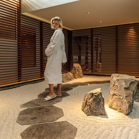Hotel Okura Amsterdam - The Leading Hotels Of The World Exterior photo A spa at the InterContinental Sanctuary Cove Resort, Queensland, Australia