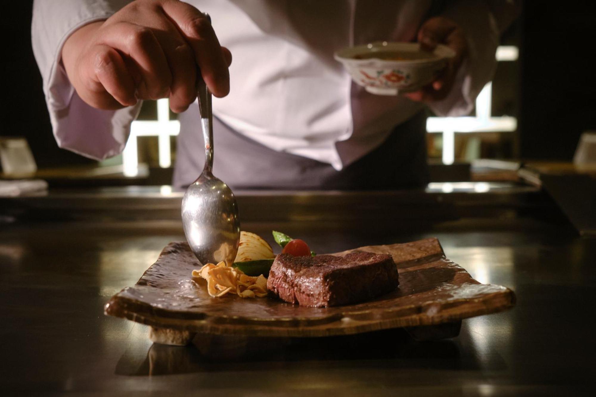 Hotel Okura Amsterdam - The Leading Hotels Of The World Exterior photo A chef plating a dish